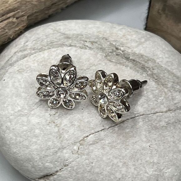 Kawaii Floral Post Swarovski Crystals Statement Earrings - Picture 5 of 14